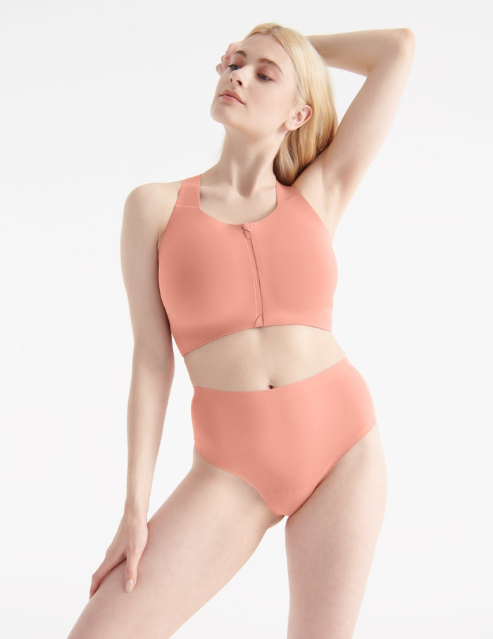 Snezhana is a 34H and wears a Knix size 6++ | Pink Ginger