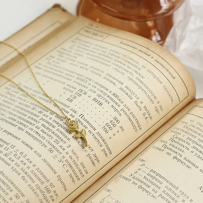 Rose Pendant Necklace - Pantsnsox