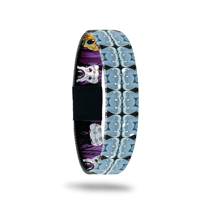 Product photo of the outside of 2021 - Day 13 - Toni Toothache: black background with repeating light blue x-ray teeth