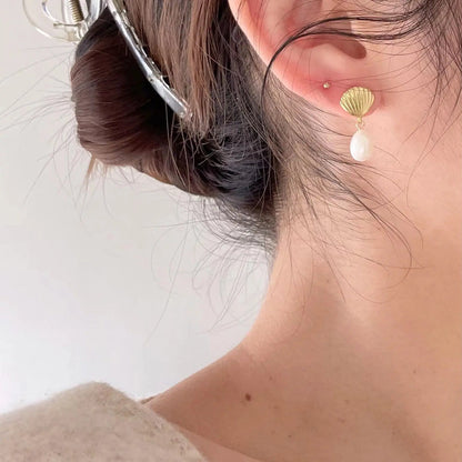 Elegant Shell Natural Pearl Drop Gold Plated Sterling Silver Earrings Crushes.