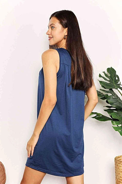 Chic Sleeveless Mini Dress with Round Neckline - Solid Opaque Style for Effortless Elegance Trendsi