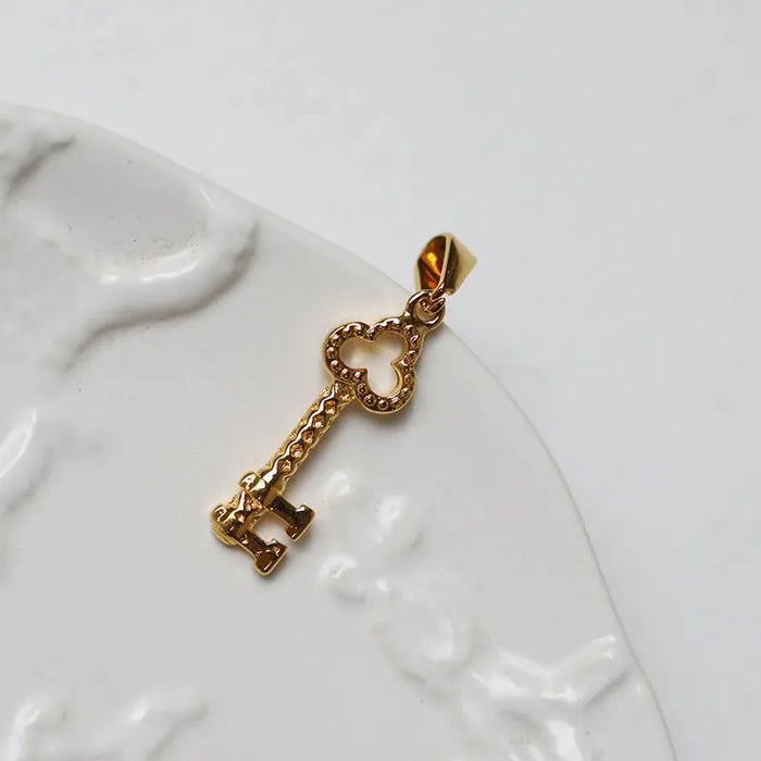 Clover Key Pendant - Pantsnsox