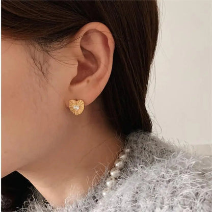 Elegant Gold Plated Sparkling Heart-Shaped Sunburst Stud Earrings Crushes.