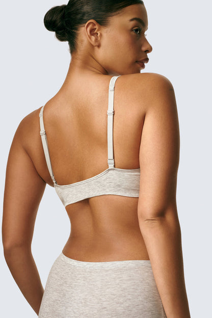 Shimma is 5’9 and wears sizes 36D and M
