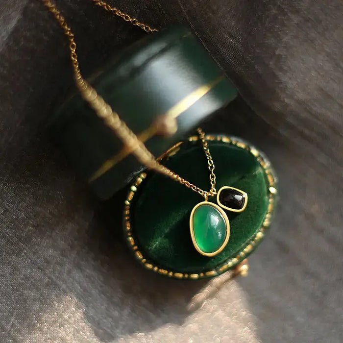 Gold-Plated Green Chalcedony and Black Onyx Jewelry Set Crushes.