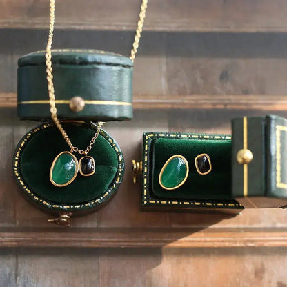 Gold-Plated Green Chalcedony and Black Onyx Jewelry Set Crushes.