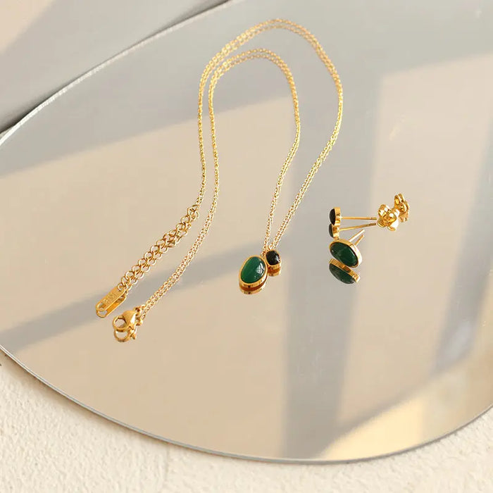 Gold-Plated Green Chalcedony and Black Onyx Jewelry Set Crushes.