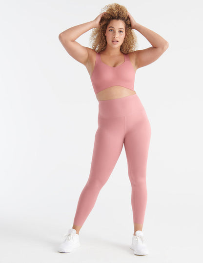 Destiny has 41" hips and wears a Knix Size M | Pink Sorbet