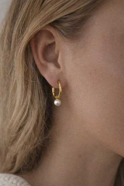 Imitation Pearl Golden Hoop Earrings model image