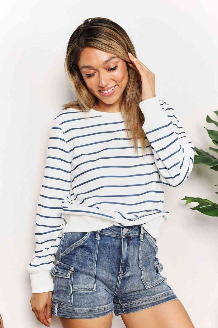 Luxurious Round Neck Striped Shirt - Chic Long Sleeve Top for Timeless Style Trendsi