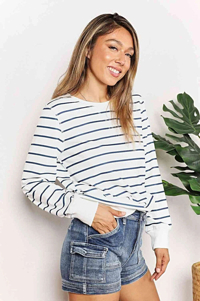 Luxurious Round Neck Striped Shirt - Chic Long Sleeve Top for Timeless Style Trendsi