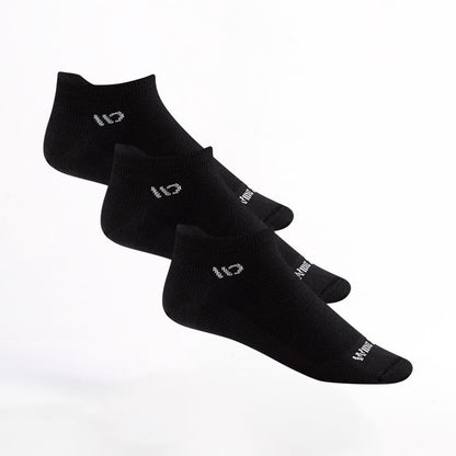 Bundle image of three 9013 lightweight ankle socks in black