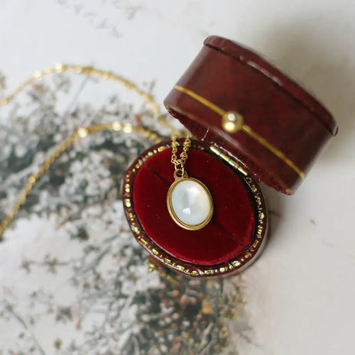 Mother of Pearl Oval Necklace - Pantsnsox