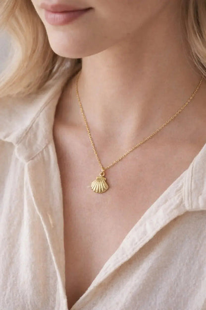Seashell Pendant Necklace model image