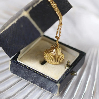 Seashell Pendant Necklace Crushes.