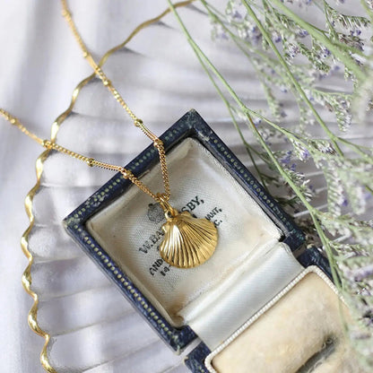 Seashell Pendant Necklace Crushes.