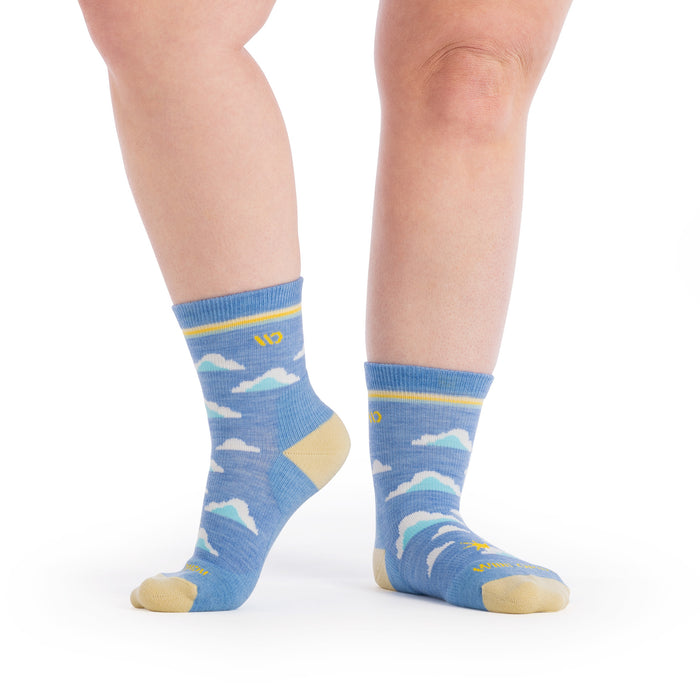 on model image with one foot raised wearing the 9508 cloud hopper micro crew in sky