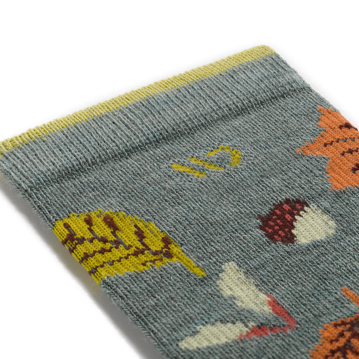 Close up detail swatch of the 9511 Fall in love cushioned crew in seafoam featuring leaves and acorns