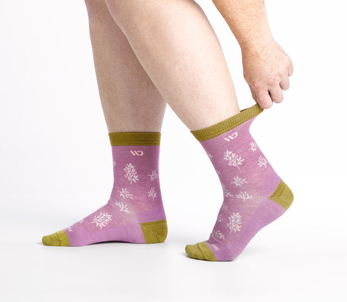 on model image of model stretching the back of the cuff on the 9503 Foliage micro crew sock in violet