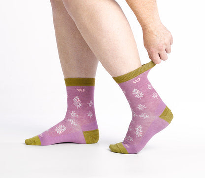 on model image of model stretching the back of the cuff on the 9503 Foliage micro crew sock in violet