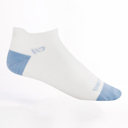 Womens ankle lightweight no cushion sock in white featuring light blue heel/toe/logo