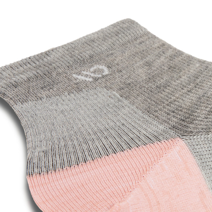 Close up detail image of the ankle on the 9515 solid lightweight quarter sock in gray