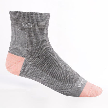 Womens quarter lightweight no cushion sock in light gray featuring a pink heel/toe and white logo